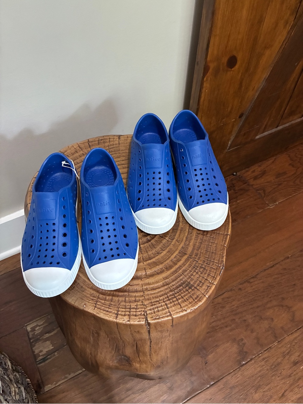 Native Jefferson Kids' Slip-On Shoes 2 Pair Of Vivid Blue/Shell White J1 US NEW